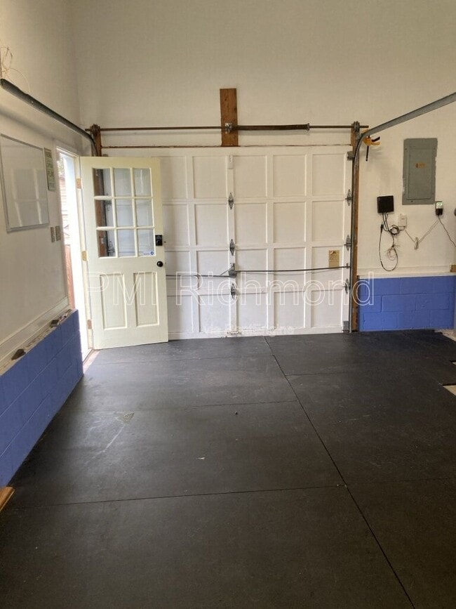 Building Photo - 2018 Cambridge Dr