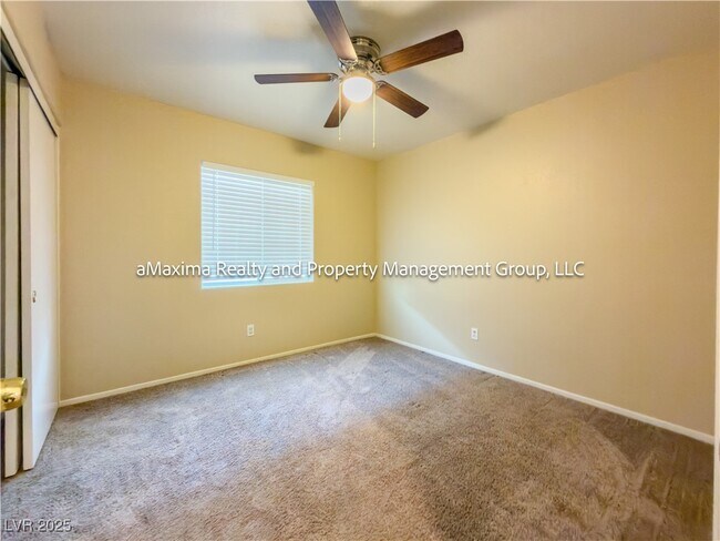 Building Photo - 3824 Hollycroft Dr