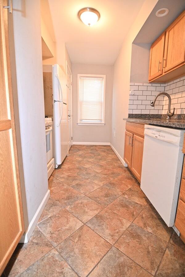 Building Photo - 23304 Cayuga Ave