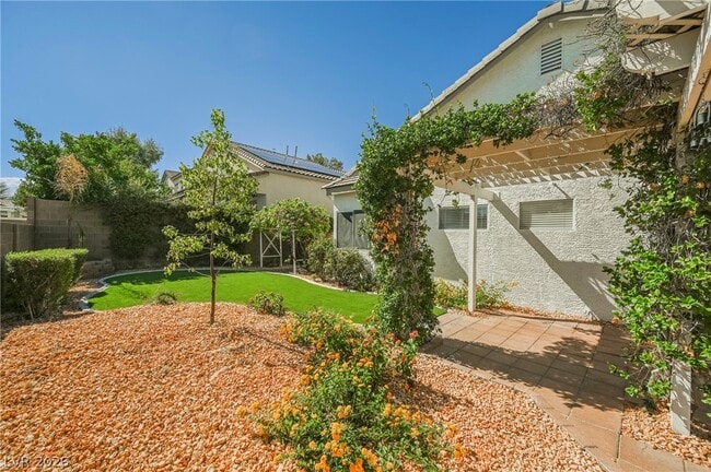 Building Photo - 490 Beaconwood St