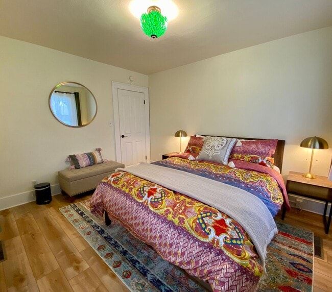 Building Photo - 3 Bedroom House Near UO Campus!! Ready for Fall 2026!