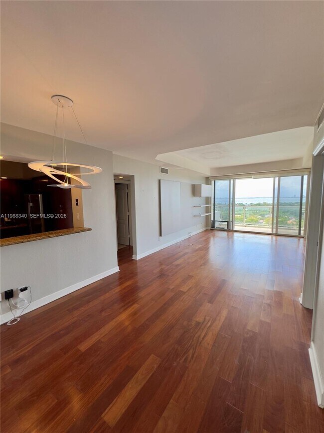 Building Photo - 5600 Collins Ave