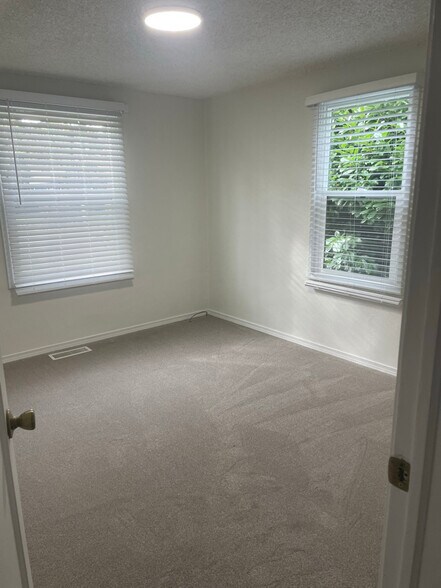 Building Photo - 3508 SE 5th St