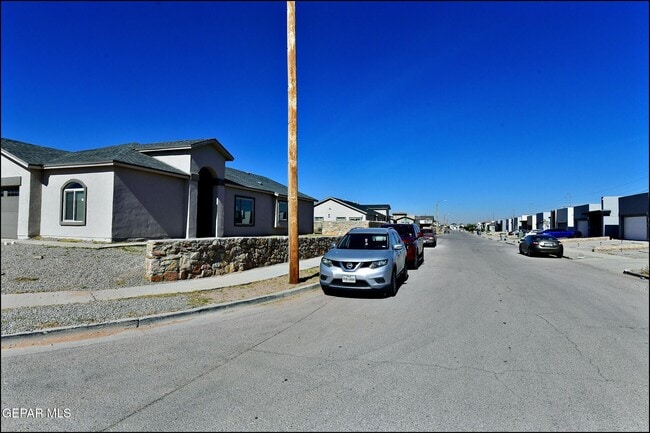 Building Photo - 14945 Tierra Escape Ave