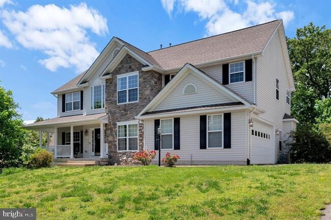 Building Photo - 6 Towering Oaks Dr