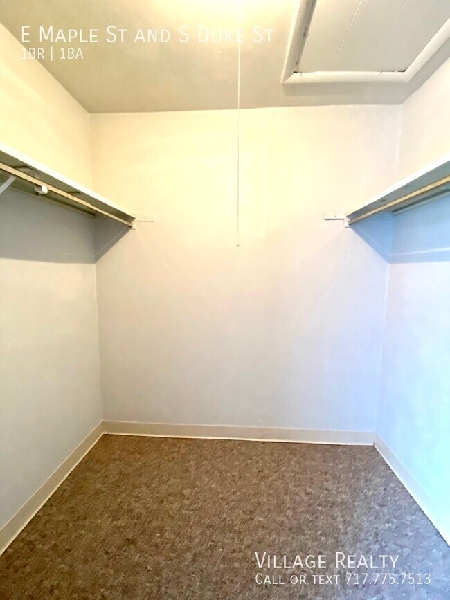 Building Photo - 505 E Maple St