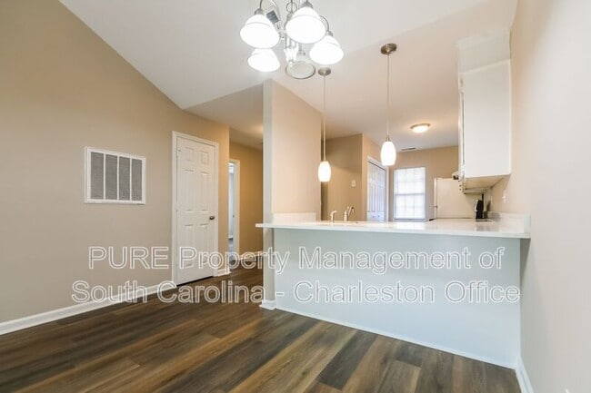 Building Photo - 9604 Blue Jay Ct