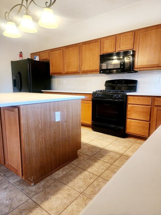 Building Photo - Spacious 4-Bedroom Home with Loft in Charm...
