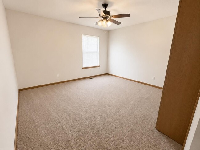 Building Photo - 4006 Meadow View Dr
