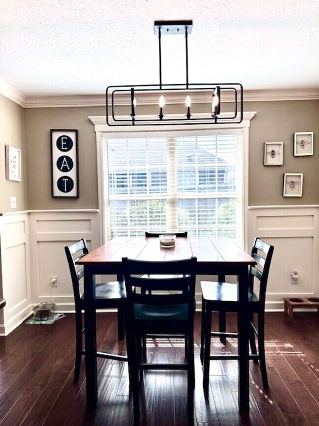 Building Photo - Charming 3BR/2BA Home with Vaulted Wood Ceiling, Island Kitchen & Privacy Fence – Nelson Hill Sub...