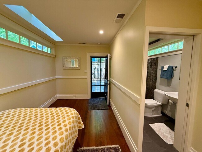 Building Photo - PEACEFUL MADRONE CANYON ONE BEDROOM COTTAGE NEAR DOWNTOWN LARKSPUR