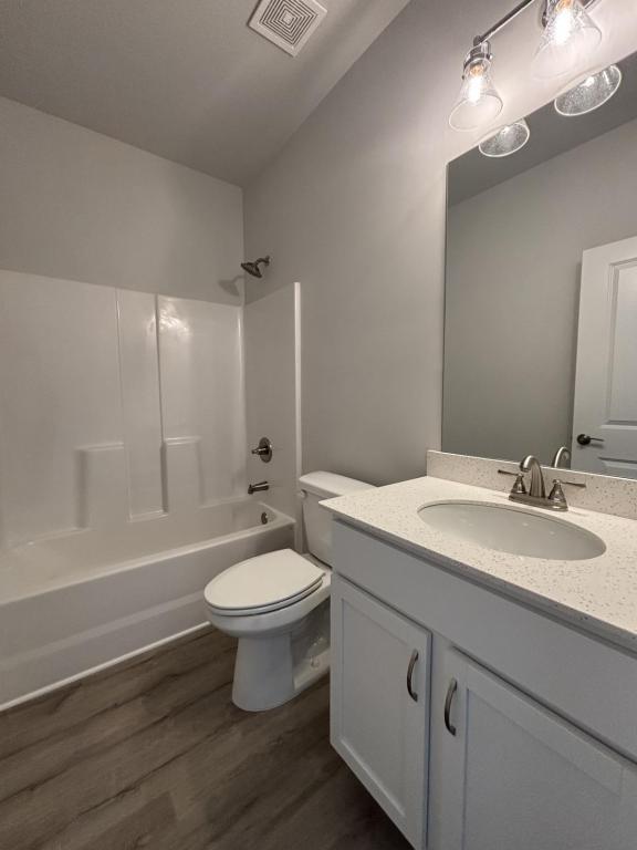 Building Photo - 36 Village Ct