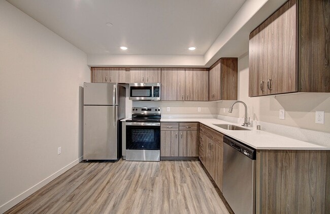 Building Photo - 404 NE 117th Ave
