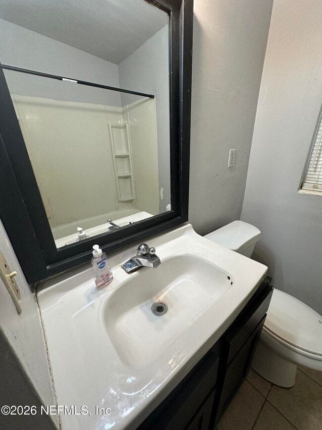 Building Photo - 342 Linden Ln