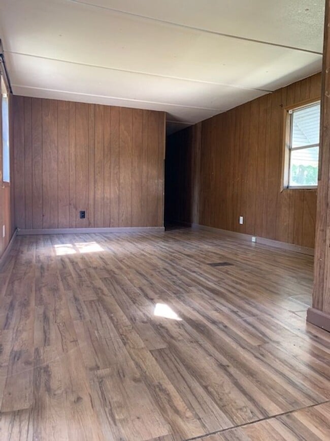 Building Photo - Affordable 2 bedroom, $775 a month. Call 8...