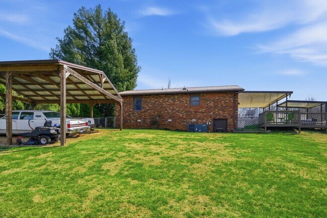 Building Photo - 392 Minga Rd