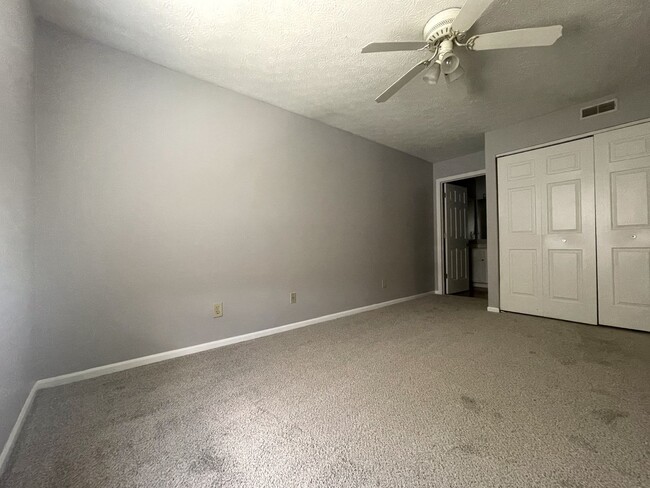 Building Photo - 5424 Cedar Springs