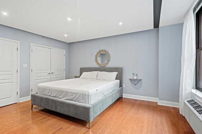 Building Photo - 4301 Park Ave