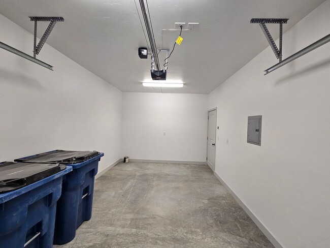 Building Photo - 181 Hacienda Loop