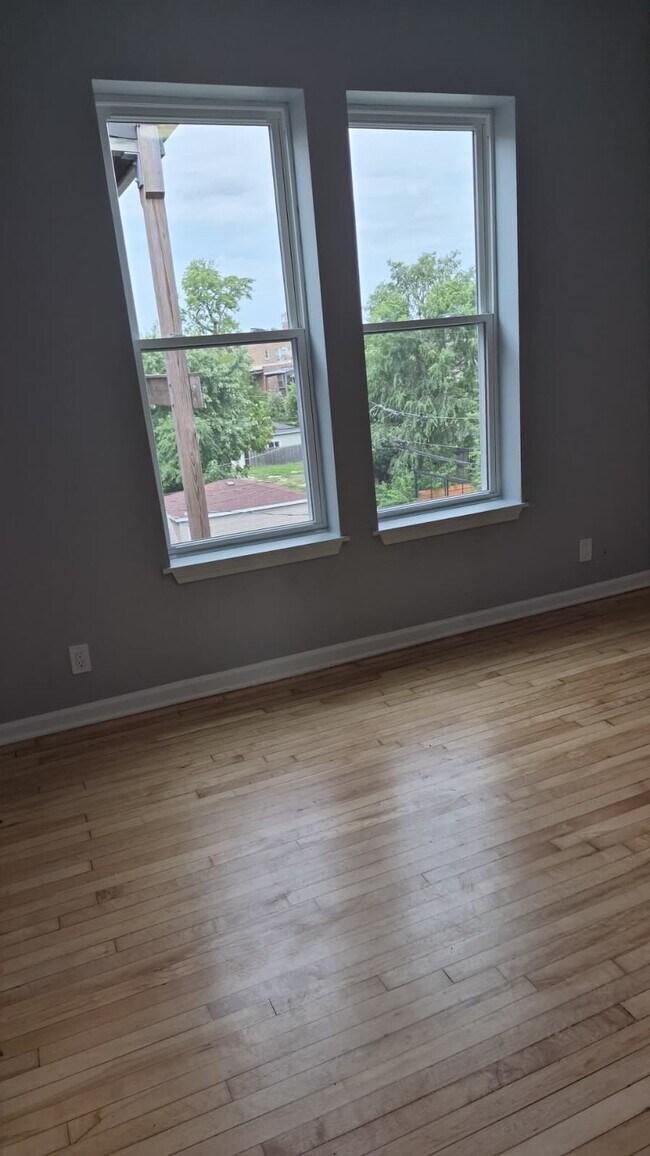 Building Photo - 1555 S Millard Ave