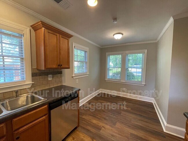 Building Photo - 452 Deckner Ave SW