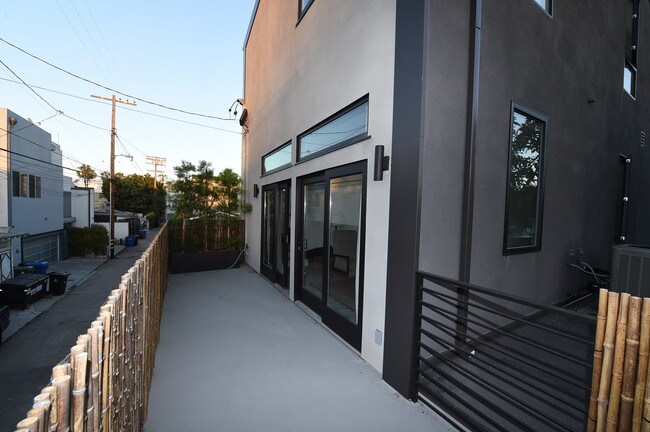 Building Photo - 1509 Cabrillo Ave