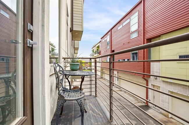 Building Photo - 1630 Dennis St