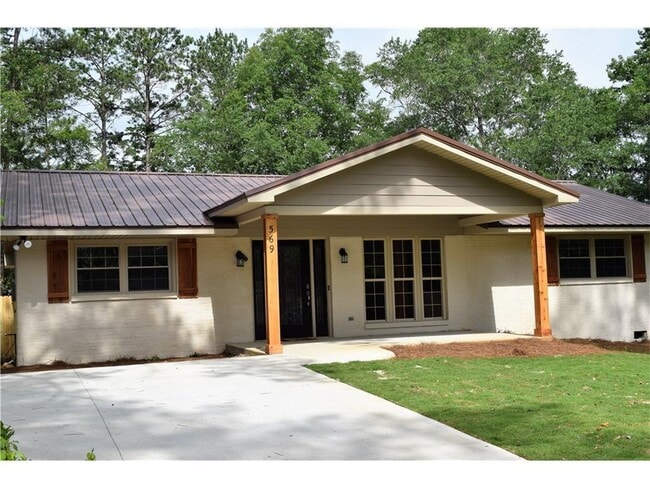 Primary Photo - Beautifully Remodeled 3-Bedroom Home Near ...