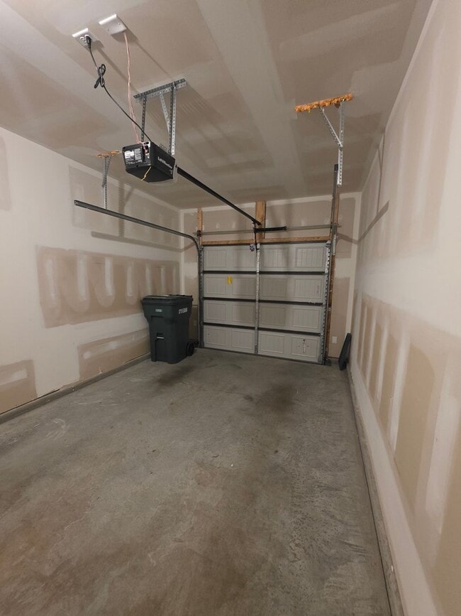 Building Photo - Move-In Ready Immaculate Townhome for Lease – Zoned for ALL Mt. Juliet Schools K–12