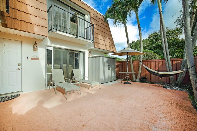 Building Photo - 2876 Waterford Dr S