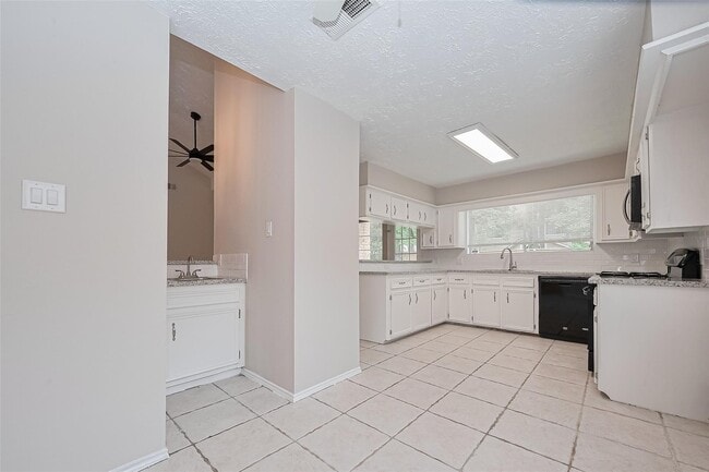 Building Photo - 2606 Lexington Woods Dr