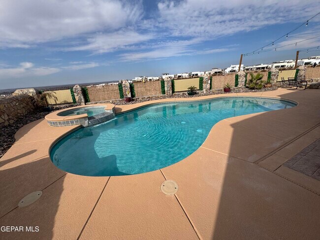 Building Photo - 7381 Black Mesa Dr