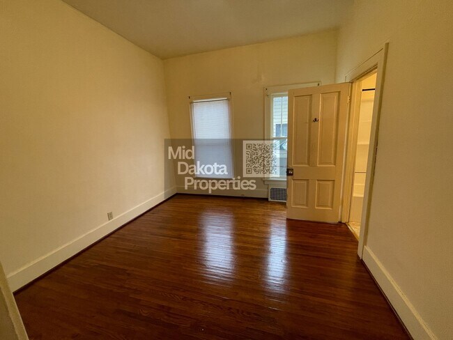 Building Photo - 723 W 5th- 2 bedroom House