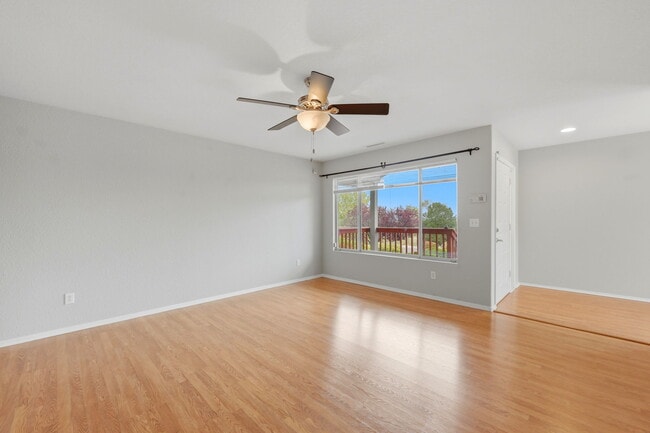 Building Photo - 3150 Cascades Ct