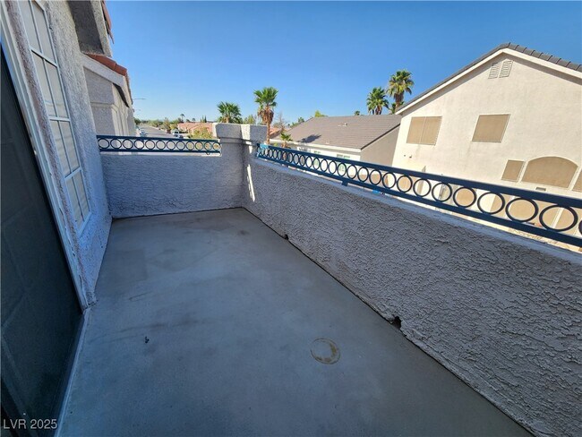 Building Photo - 5201 S Torrey Pines Dr