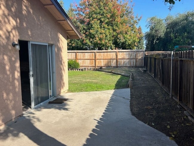 Building Photo - Clean 3 Bedroom, 2 Bathroom Affordable Hom...