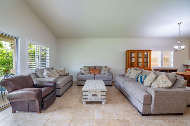 Building Photo - 45596 Torrey Pines Ct