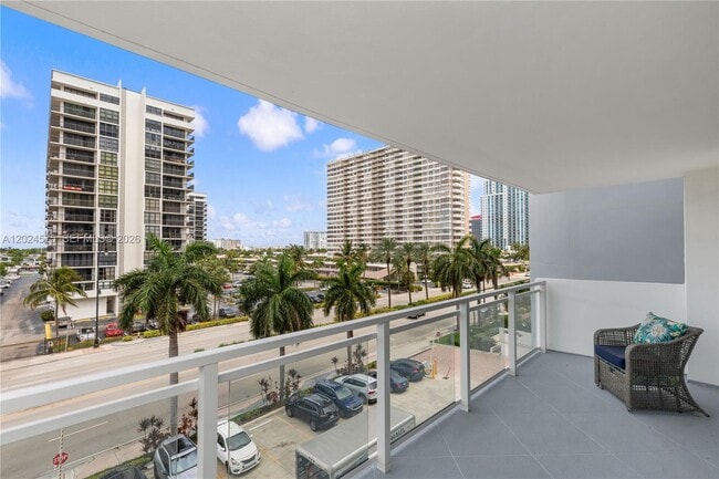Building Photo - 2030 S Ocean Dr