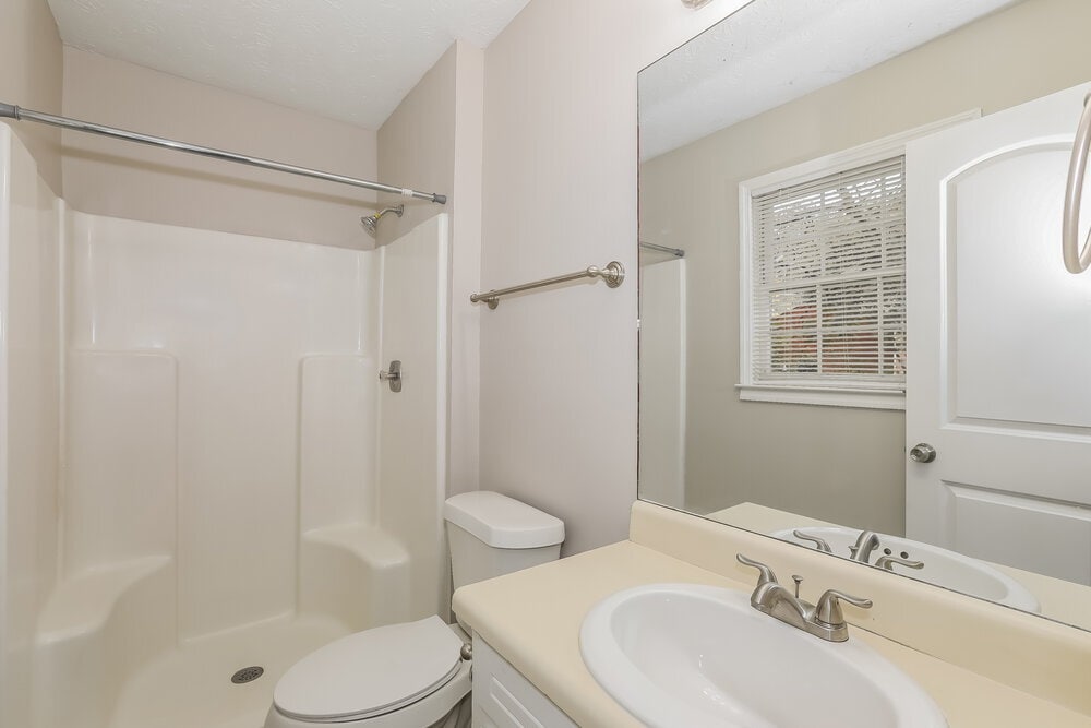 Building Photo - 583 Lakeridge Cir SE