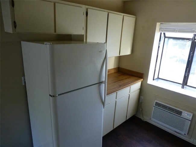 Building Photo - 2166 Bradford St