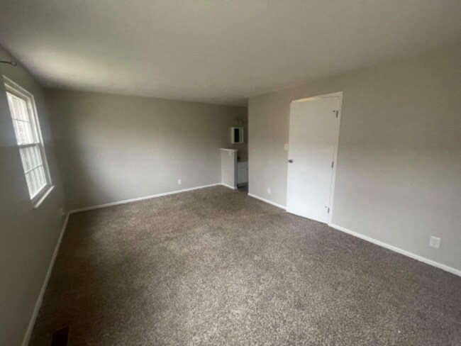 Building Photo - 2109 Wellington Ct