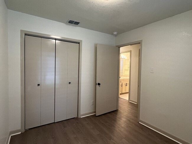 Building Photo - 3 Bedroom 2 Bath Southside!!