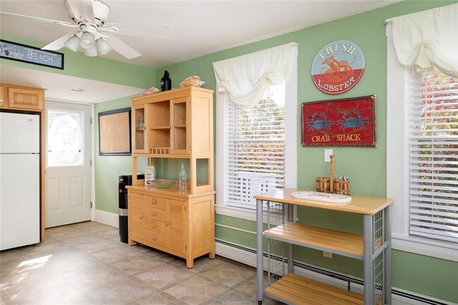 Building Photo - Winter Rental, Spacious Coastal Retreat Ju...
