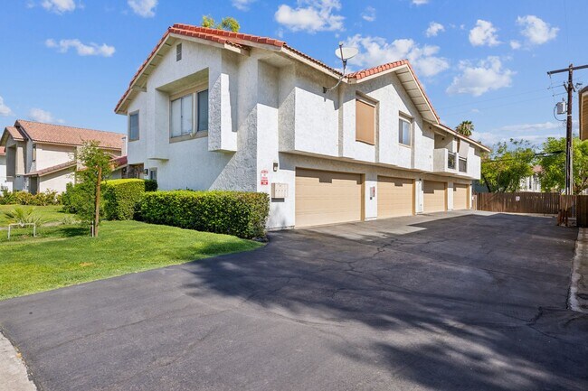 Building Photo - 74624 Driftwood Dr