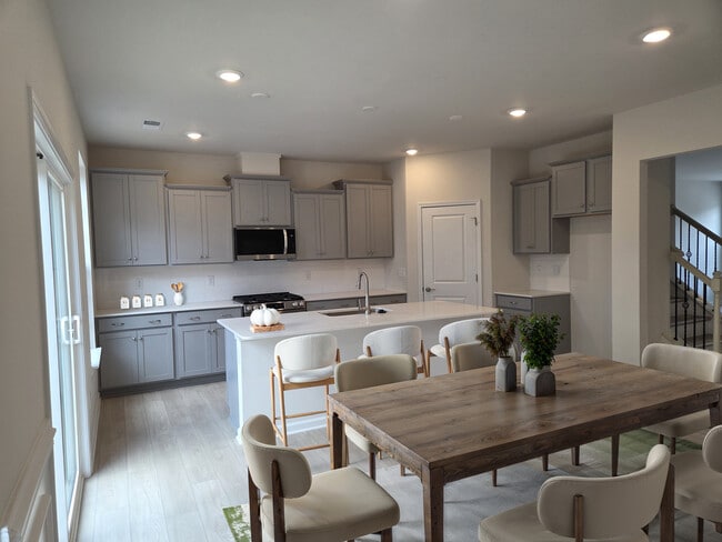 Building Photo - 1036 Bandon Dr