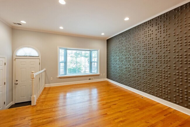 Building Photo - Great 3br 2.5 Bath Townhome in Rockville MD