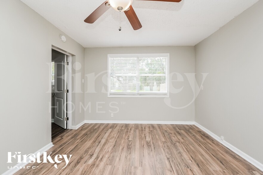 Building Photo - 7309 N Dartmouth Ave