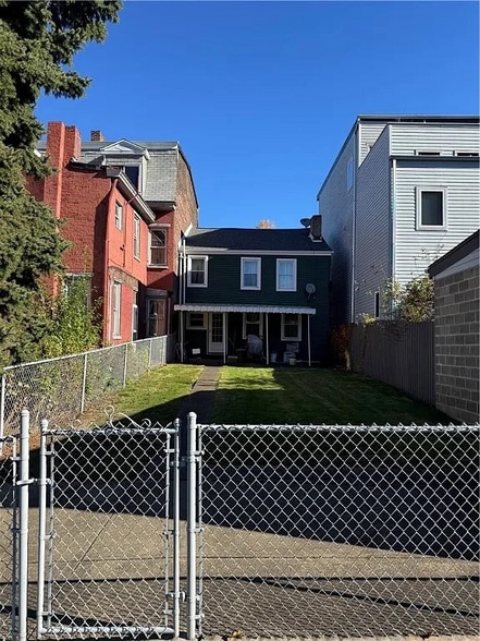 Building Photo - 233 38th St