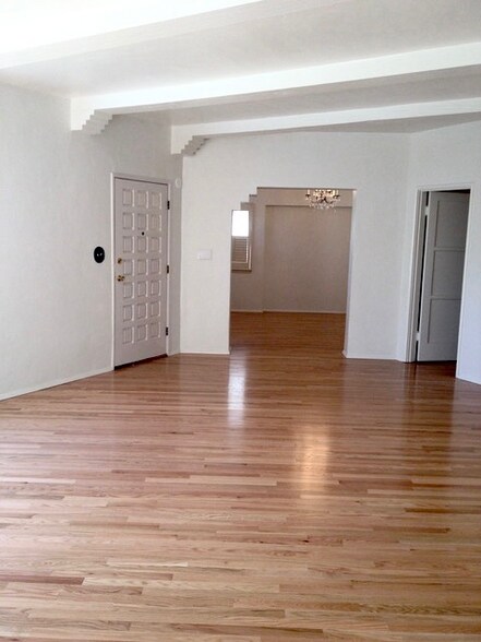 Building Photo - 1149 S Hayworth Ave