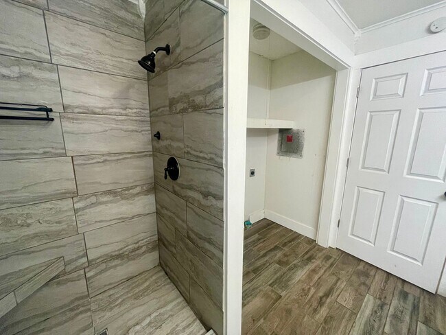 Building Photo - Heart of Conway!